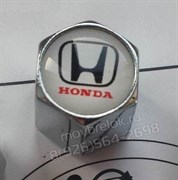 Колпачки на ниппель Хонда (бел.фон, шестигр.-хром) комплект 4шт - фото 14451