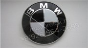 Наклейка БМВ черно-белая (73 мм) на капот / багажник - фото 18061