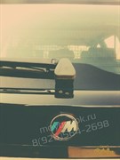 Наклейка БМВ M performance (73 мм) на капот / багажник - фото 18083