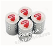 Колпачки на ниппель Дукати (бел.фон, цилиндр) комплект 4шт CAP.Ducati.Rnd.wh