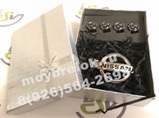 Подарочный набор Ниссан брелок и комплект ниппелей на диск - фото 23308