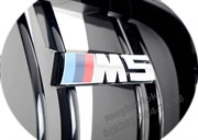 Эмблема БМВ M5 на решетки радиатора